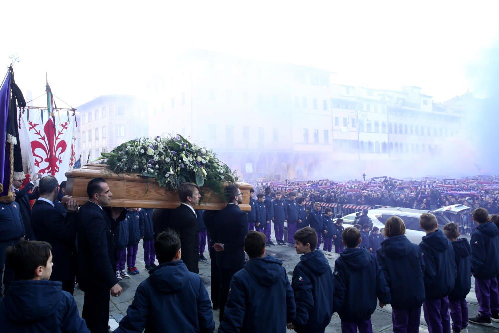 Italia: Multitudinario funeral de Astori