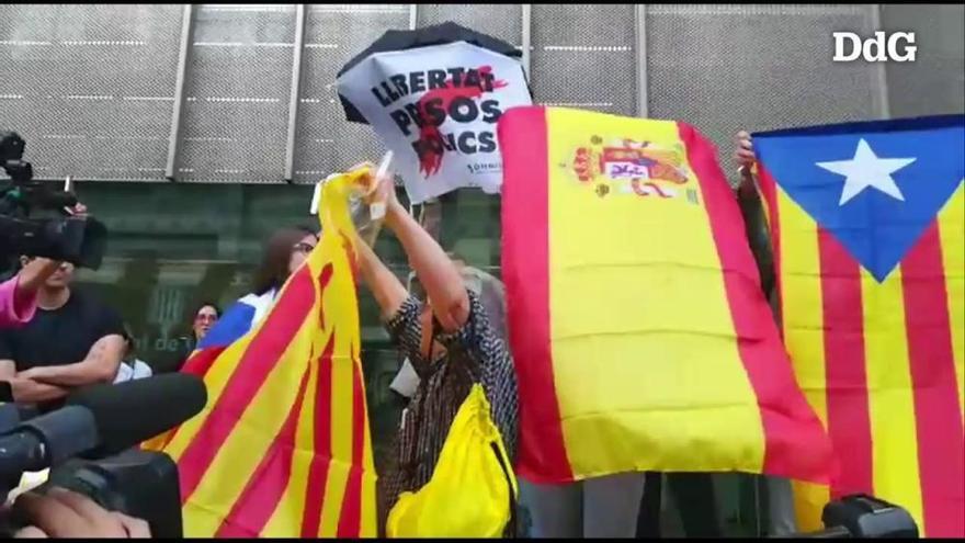 Tensió a Girona per l&#039;exhibició d&#039;una bandera espanyola en plena protesta