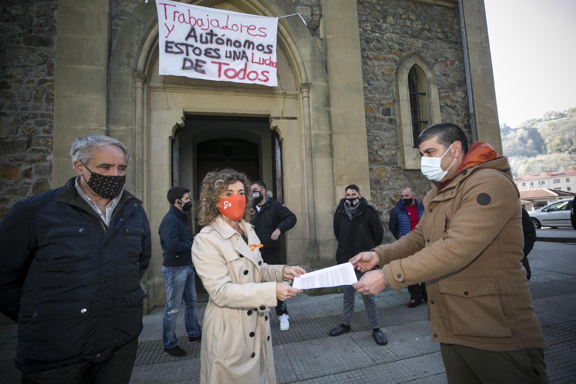 Los encerrados en las iglesias de La Felguera y Laviana