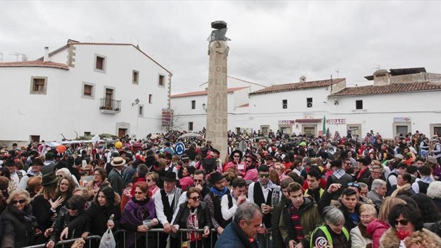 Fracturan la nariz a una joven al subirse al autobús en la fiesta de la patatera