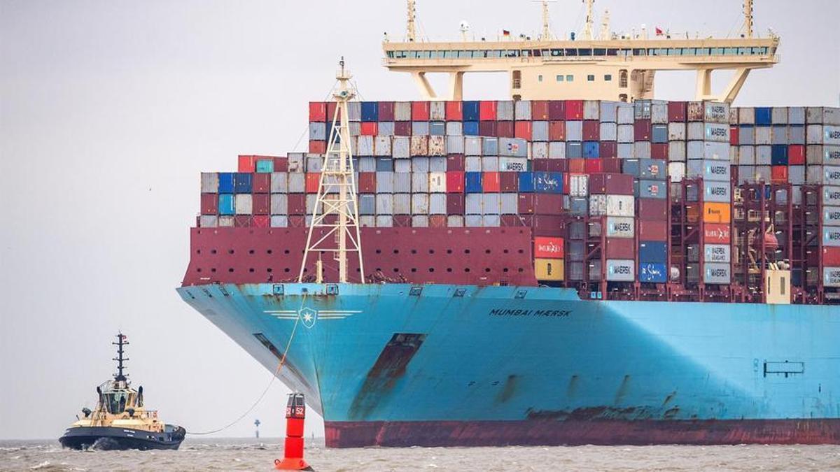 Un barco de Maersk, en el canal de Suez, en una imagen de archivo.
