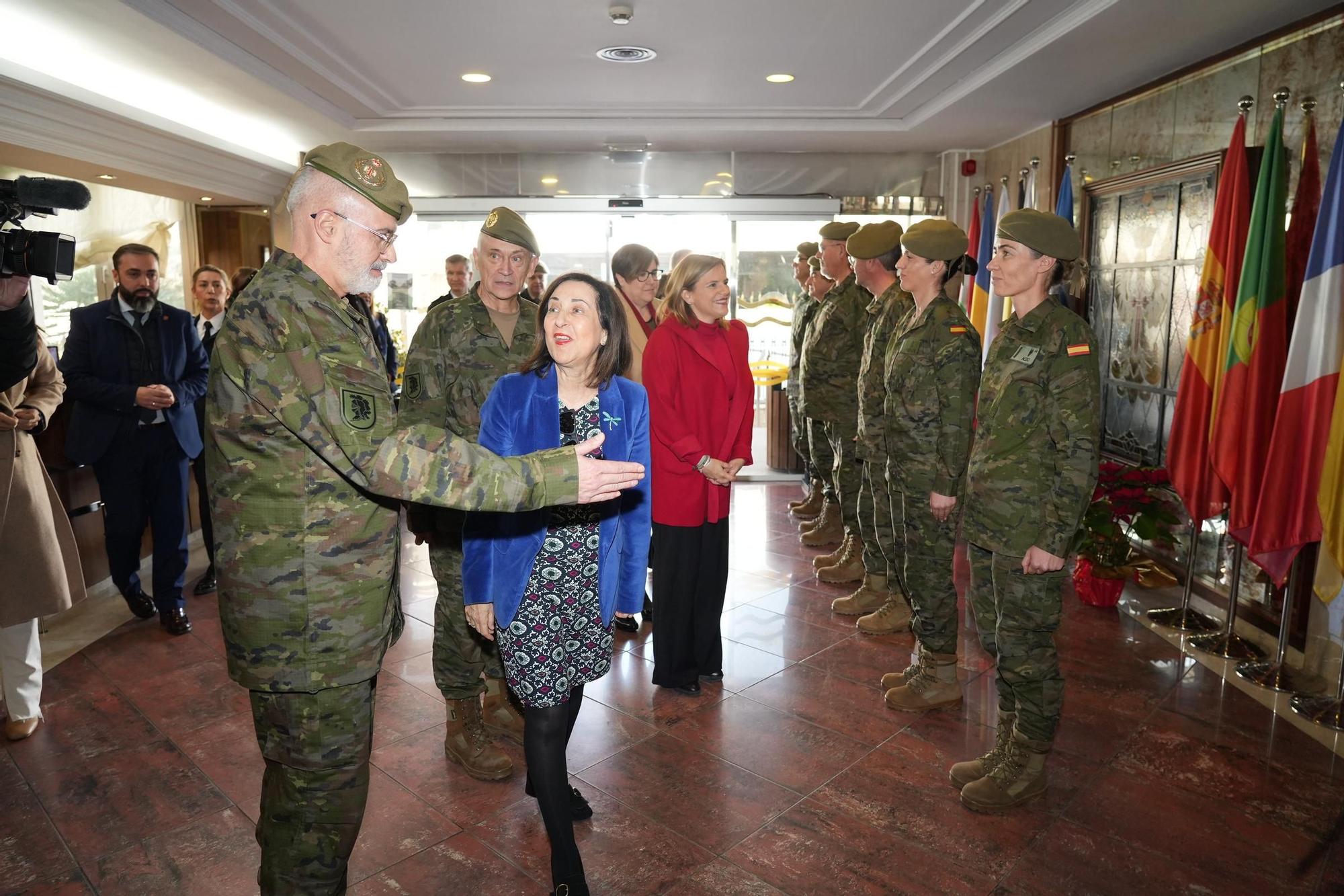 Visita de la ministra de Defensa a los 47 familiares de combatientes ucranianos que pasan dos semanas en el Grau de Castelló