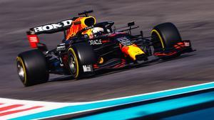 Verstappen, en acción en Yas Marina