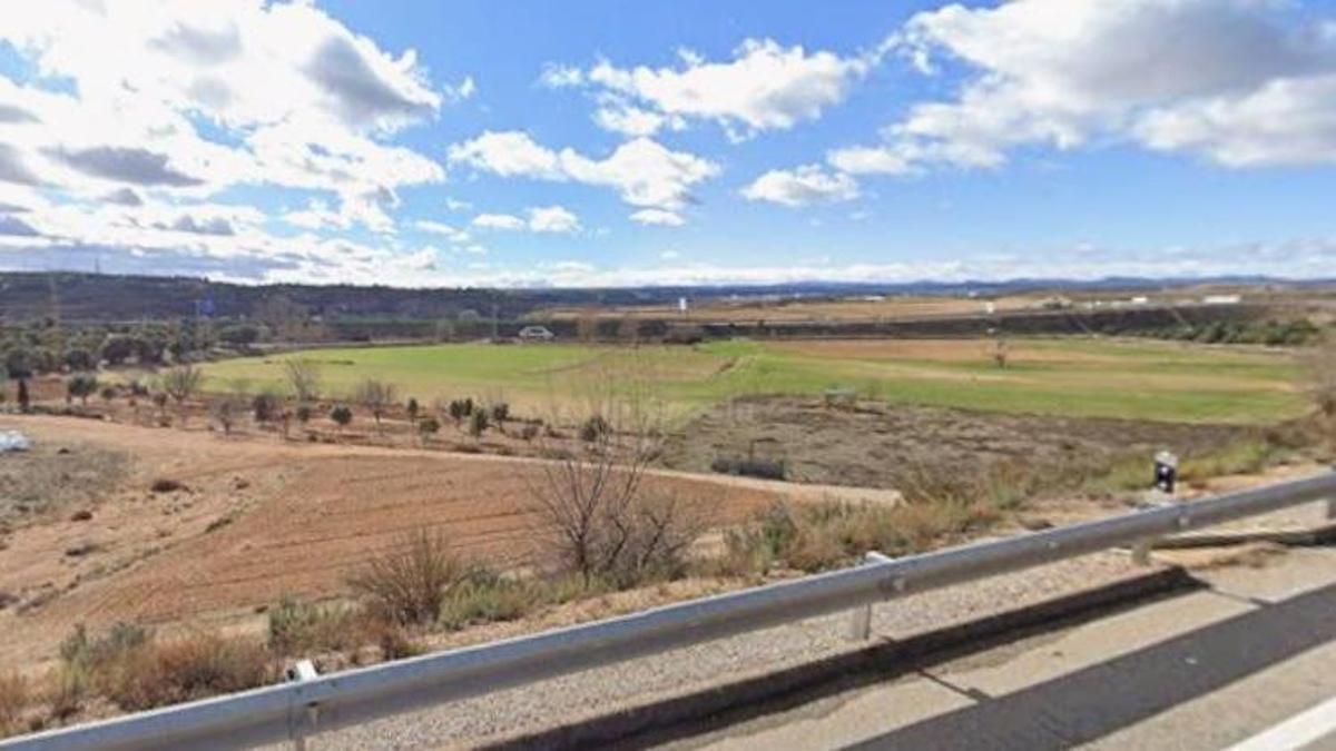 Parcela, junto a la autovía Mudéjar, en la que se levantarán las nuevas viviendas.