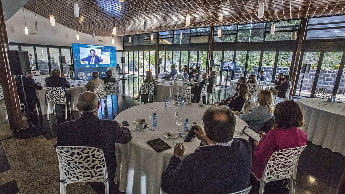 Los asistentes al acto organizado por Aefa para seguir el Congreso. 