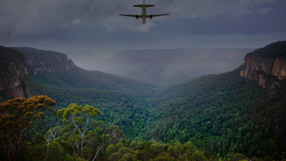 Avión sobrevolando la selva