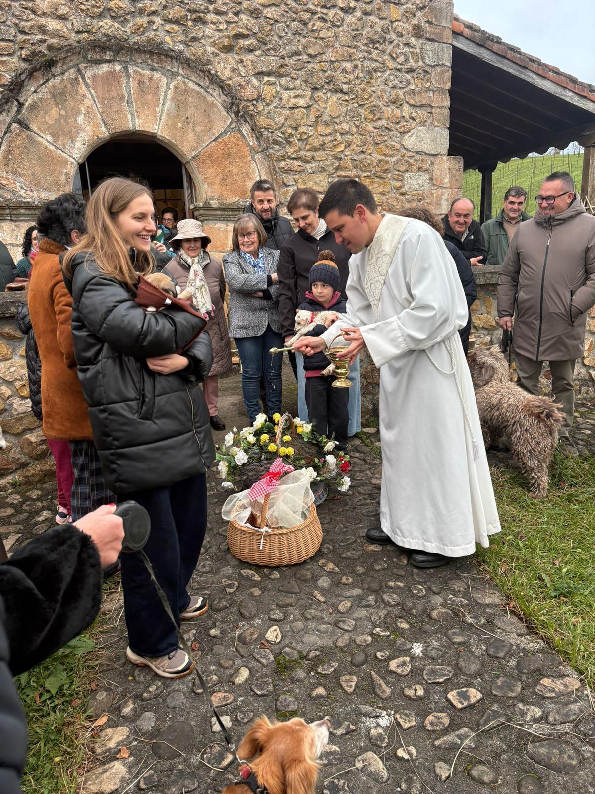 Güexes (Parres) recupera la fiesta de San Antón