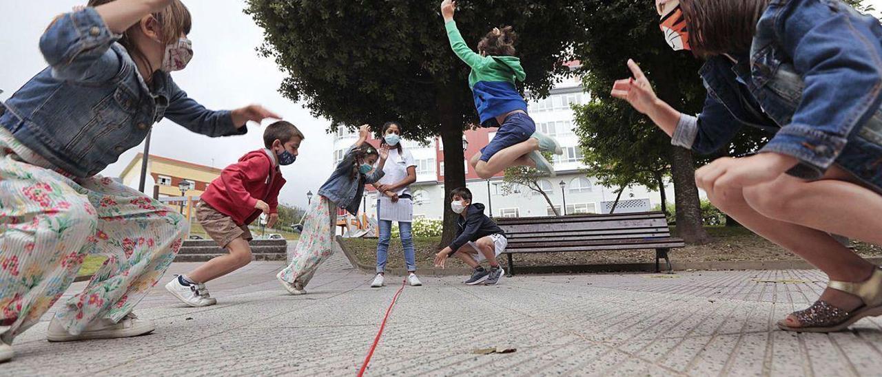 Por la izquierda, Zoe Rivas, Martín Fidalgo, Naya Rivas, Tania Jaranillo, Lucas Menéndez, Mateo Rodríguez y Claudia González, en Vallobín.