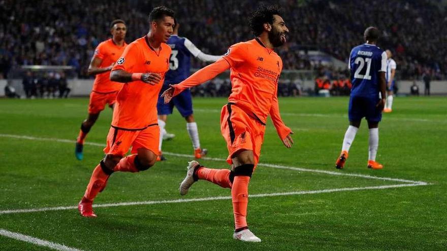 El egipcio Salah celebra el segundo gol del Liverpool ante el Oporto. // Matthew Childs-Reuters