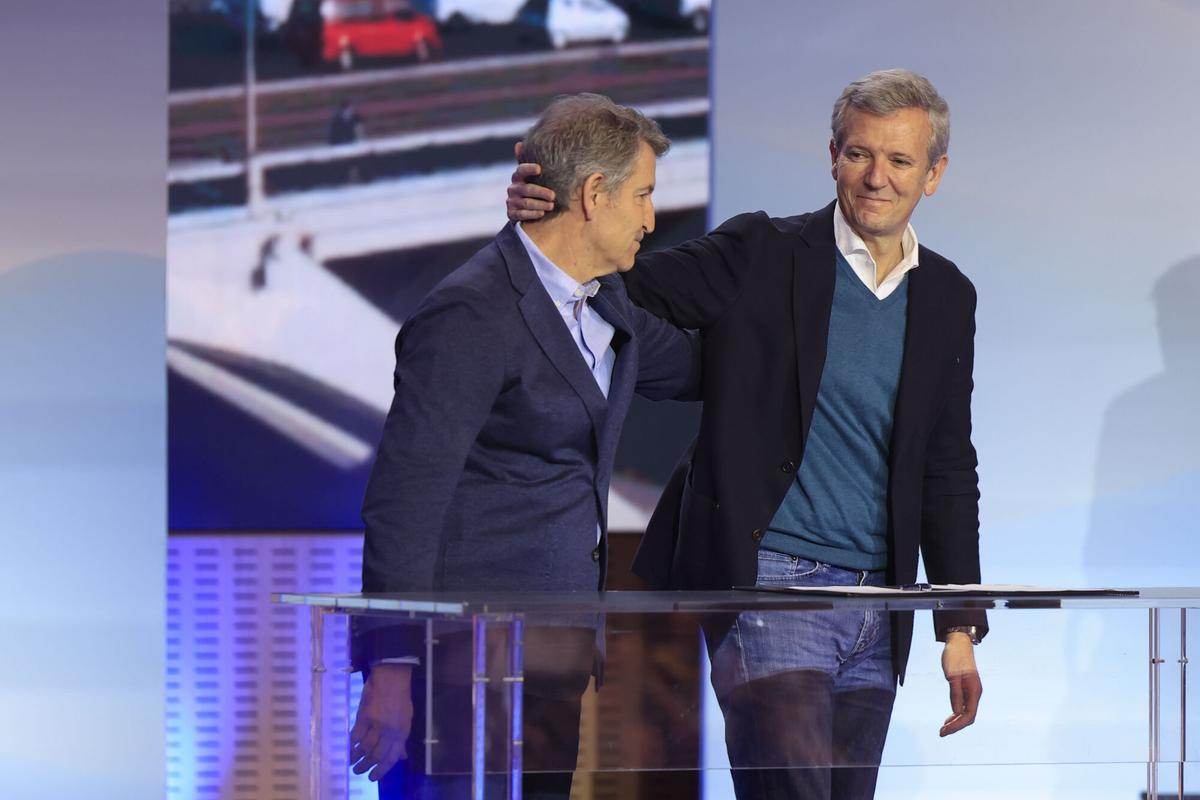 El presidente de PP, Alberto Núñez Feijóo, junto al presidente de Galicia, Alfonso Rueda.