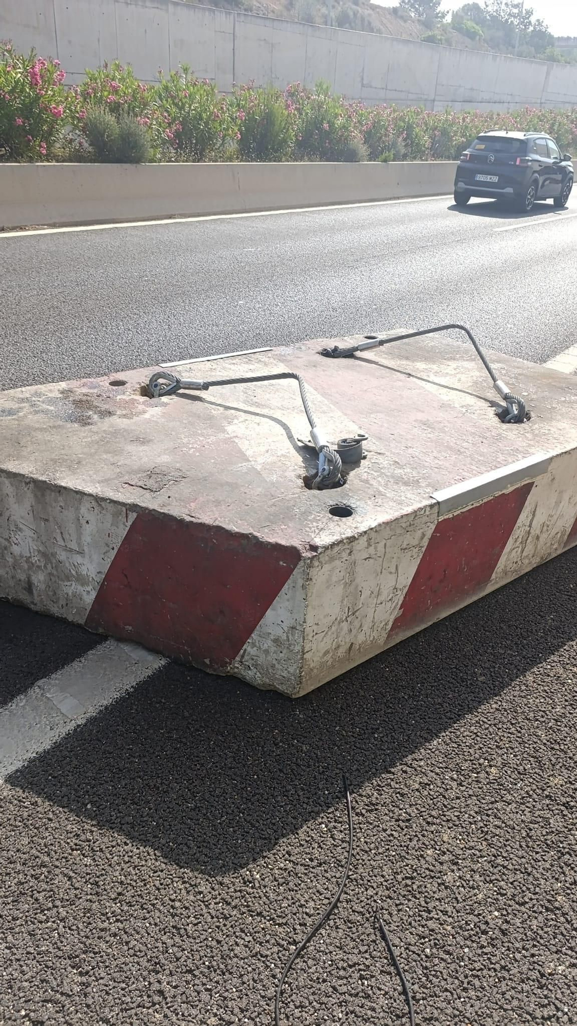 Cae un bloque de una tonelada de hormigón en el túnel de Santa Ponça en la carretera de Andratx