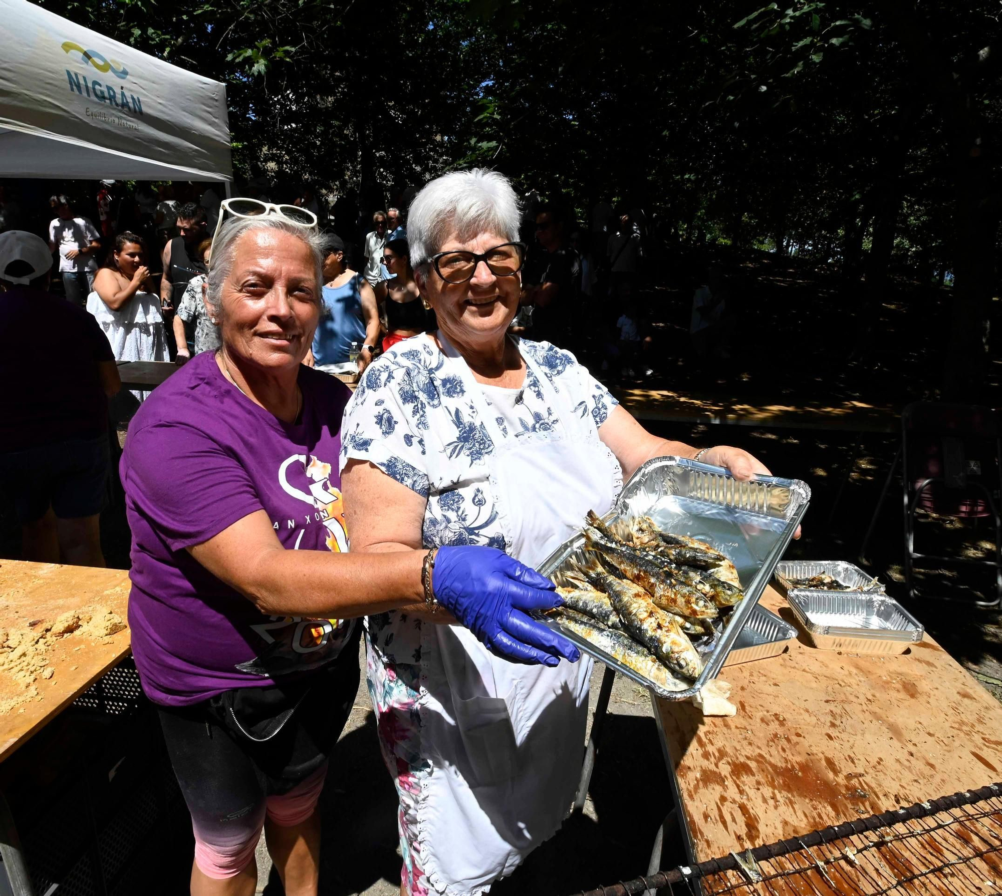 Monteferro saluda al verano con una 'sardiñada'