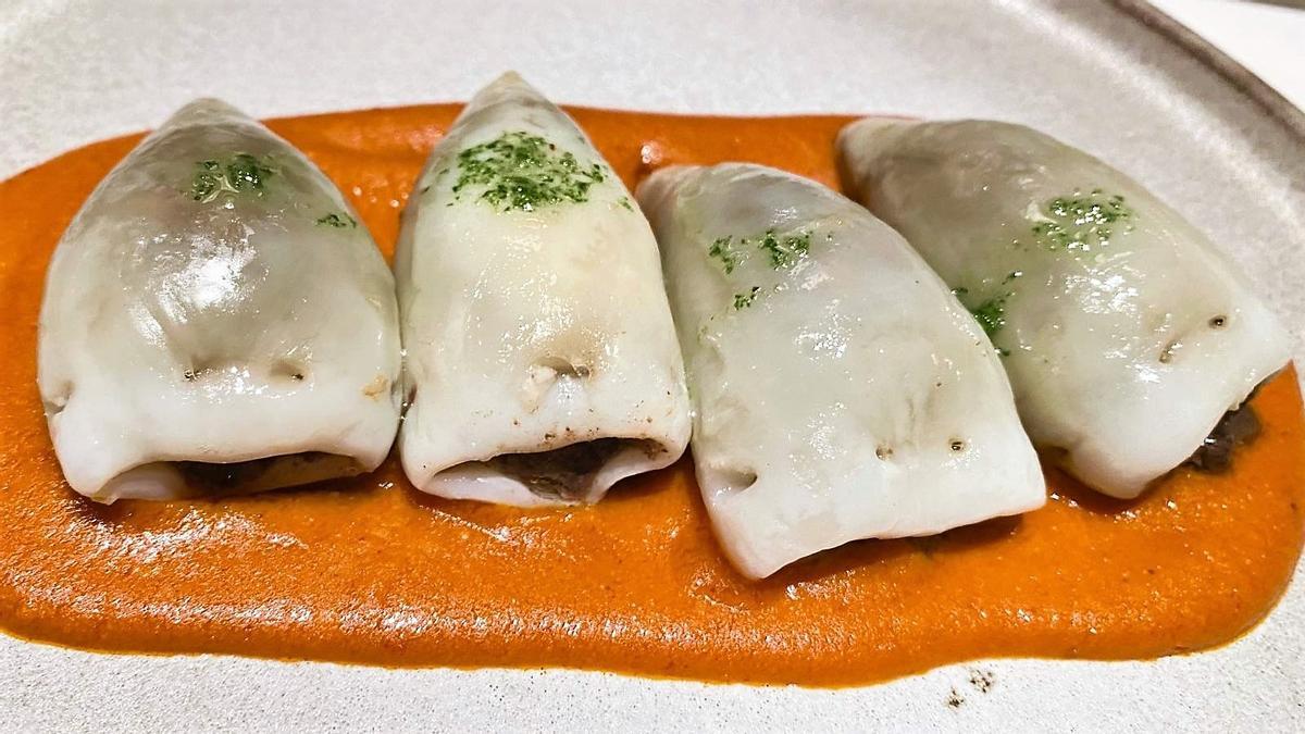 Calamarcitos rellenos con butifarra negra del restaurante Can Bo.