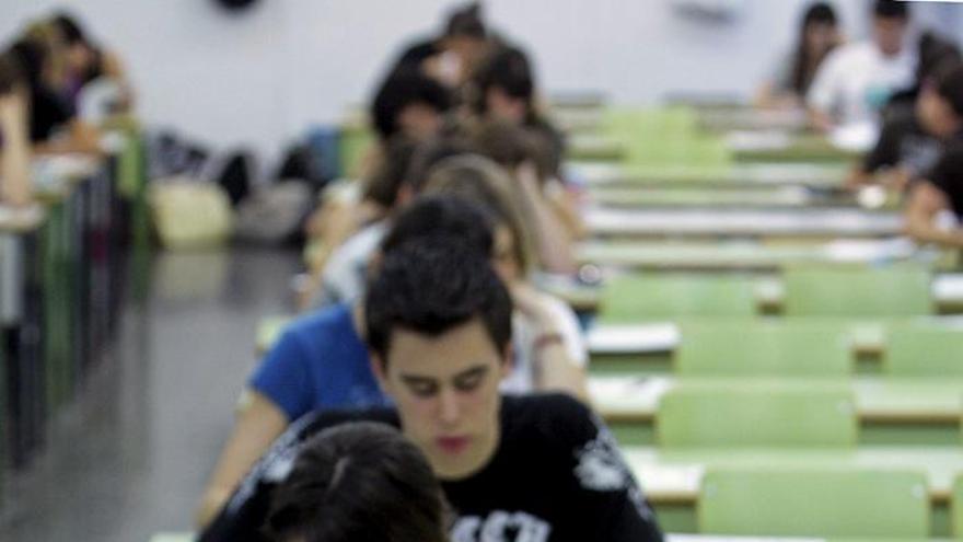 Estudiantes examinándose de la prueba de Selectividad.