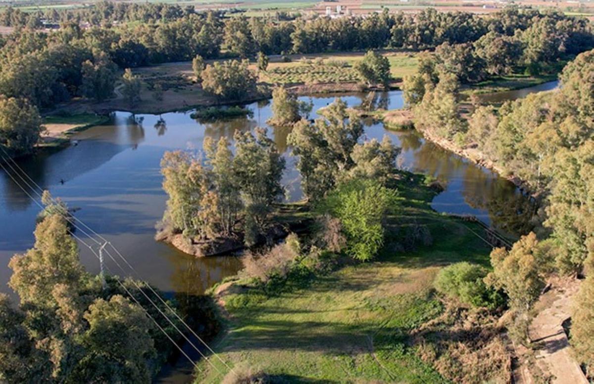 Lobón, una joya pacense elevada sobre el Guadiana donde la historia y el paisaje se dan la mano.