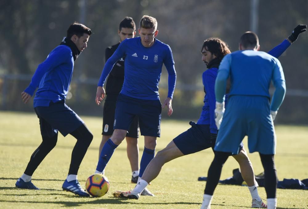 Entrenamiento del Real Oviedo tras ganar en Soria