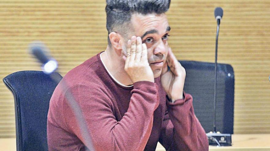 El condenado, Josué Sánchez, durante el juicio celebrado en su contra por abuso sexual.