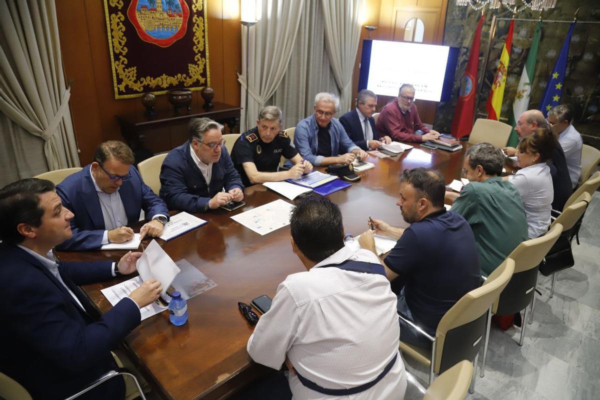 Reunión de la comisión de Cruces, este lunes en el Ayuntamiento.