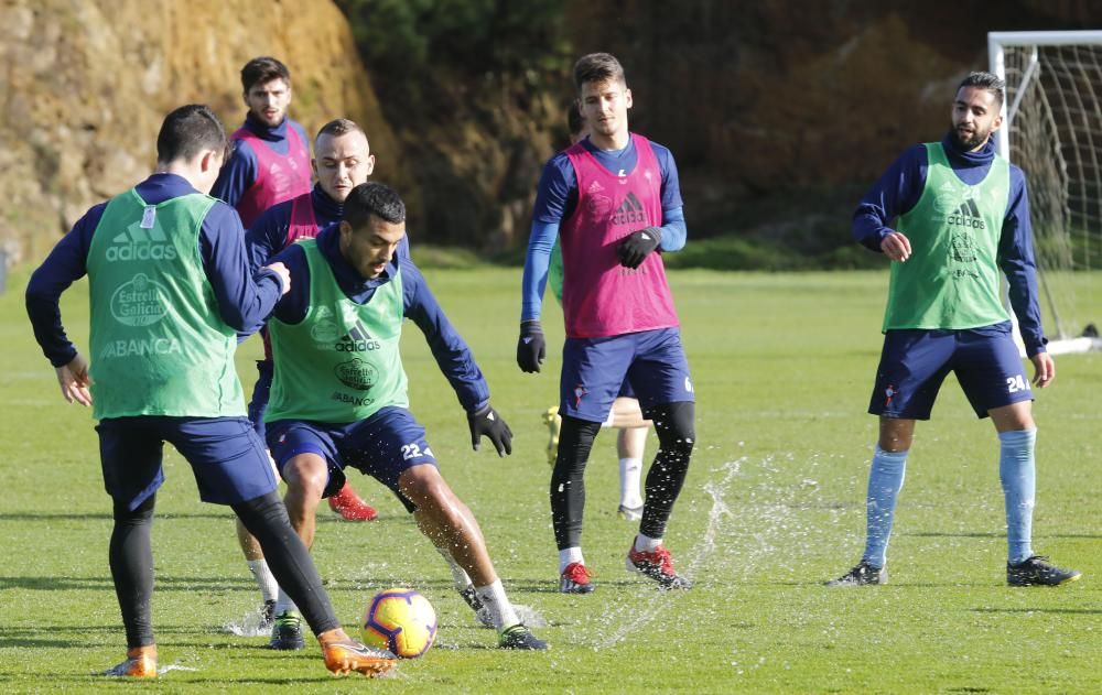 Entreno del Celta en medio del enfado por las decisiones arbitrales. // A. Villar