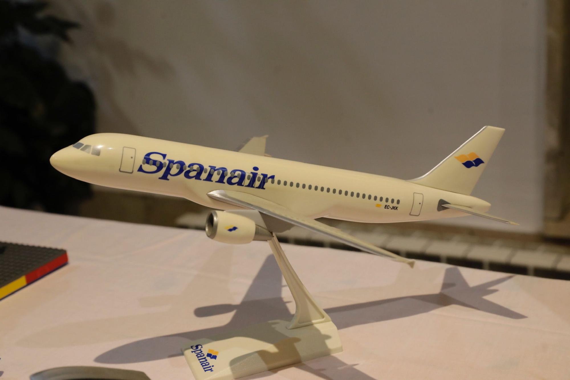 Una historia de la aviación en miniatura: así es la exposición de maquetas de la Delegación de Defensa