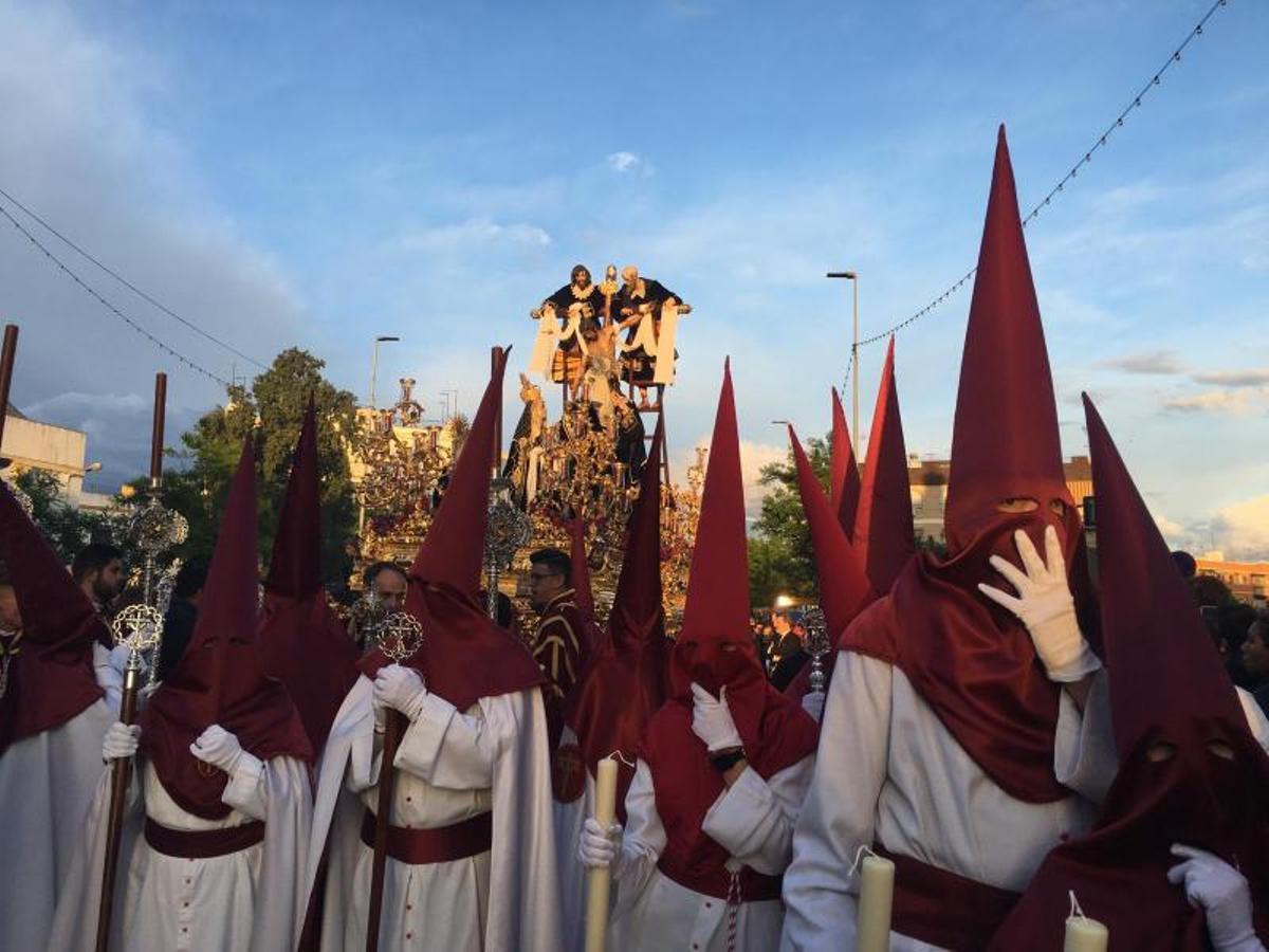 Descendimiento y Sepulcro ponen la esperanza del Viernes Santo