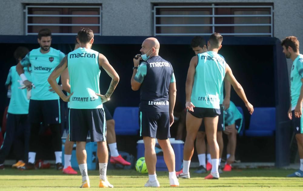 El Levante abre el entrenamiento a los medios