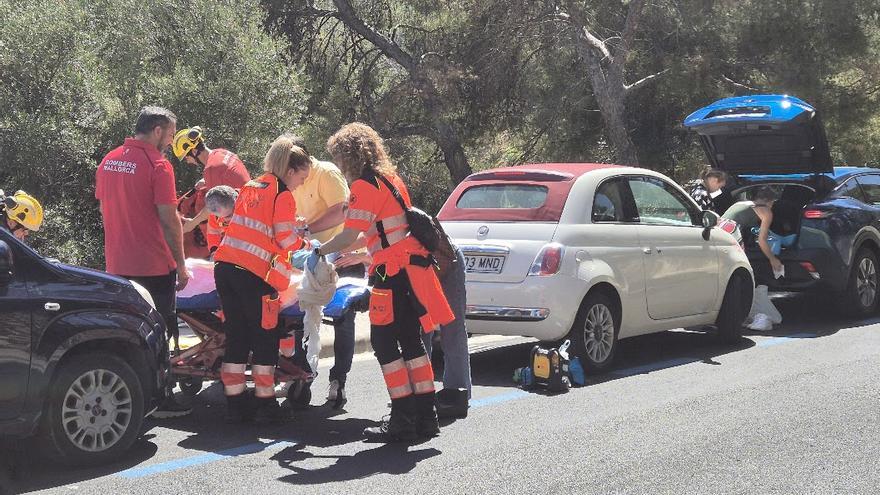 Rescatan a un niño de 8 años herido al caerse desde dos metros a las rocas de Cala Comtessa