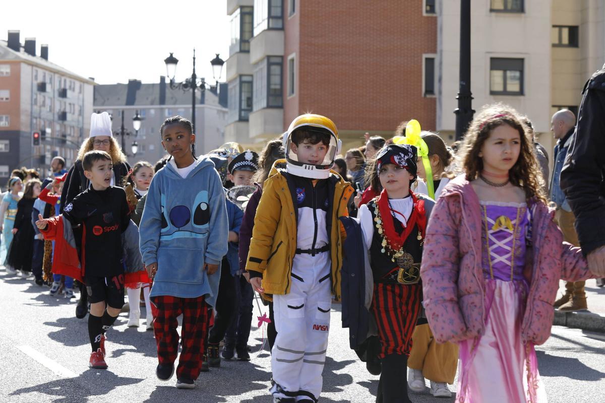 Desfile de carnaval del colegio Poeta Ángel González.