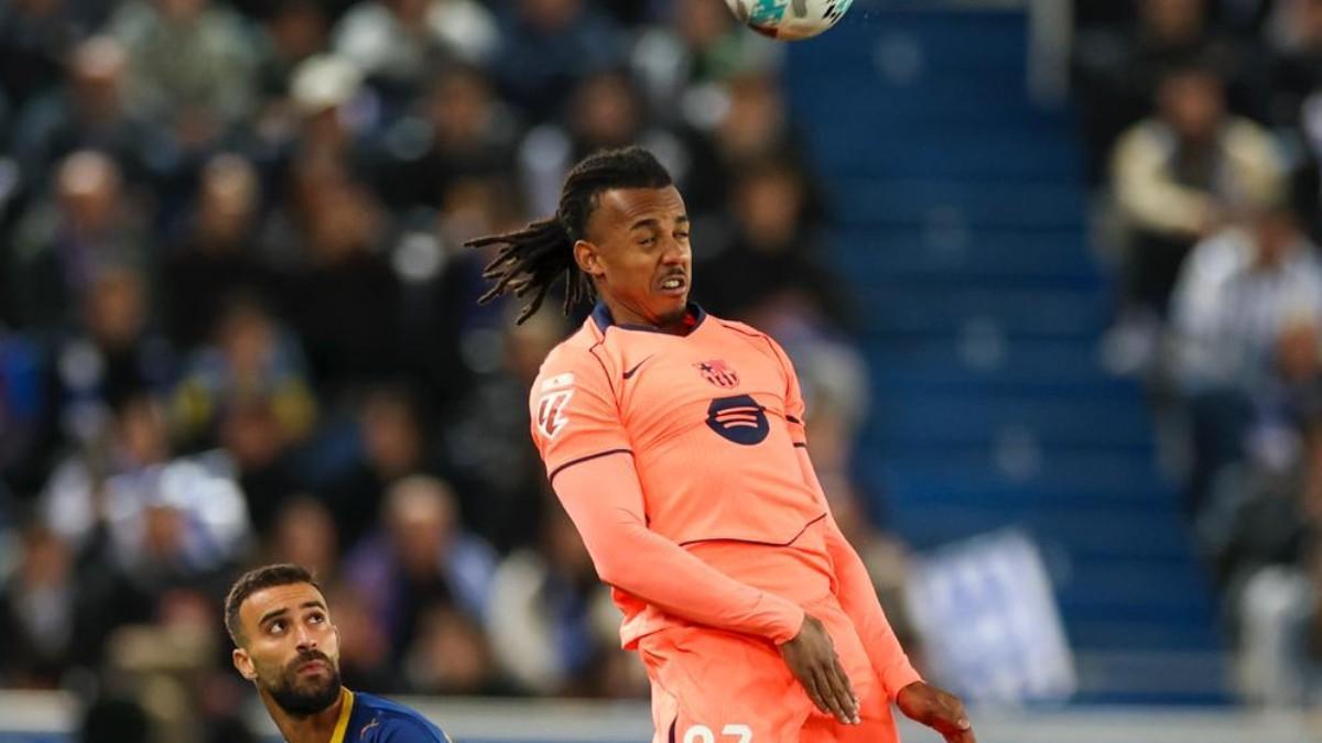 Koundé volvió a ser titular