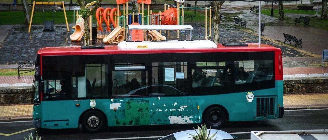 Plasencia reordena líneas de autobús para ahorrar combustible.