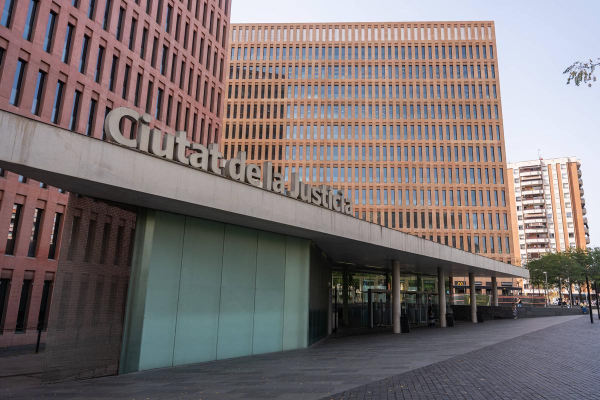 Un tribunal amb "molta feina" i pocs recursos assumeix la investigació