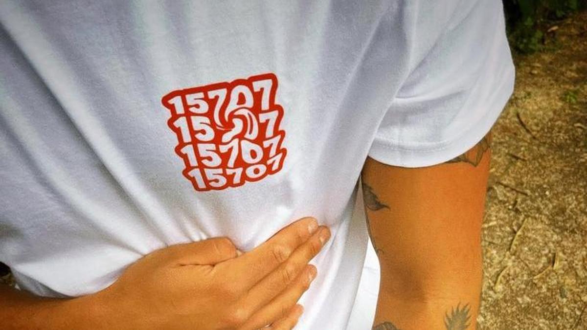 La camiseta viral de Fontiñas que arrasó en Santiago estrena nuevo diseño