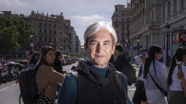 L’exalcaldessa de Barcelona Ada Colau a la plaça de Catalunya. | MANU MITRU