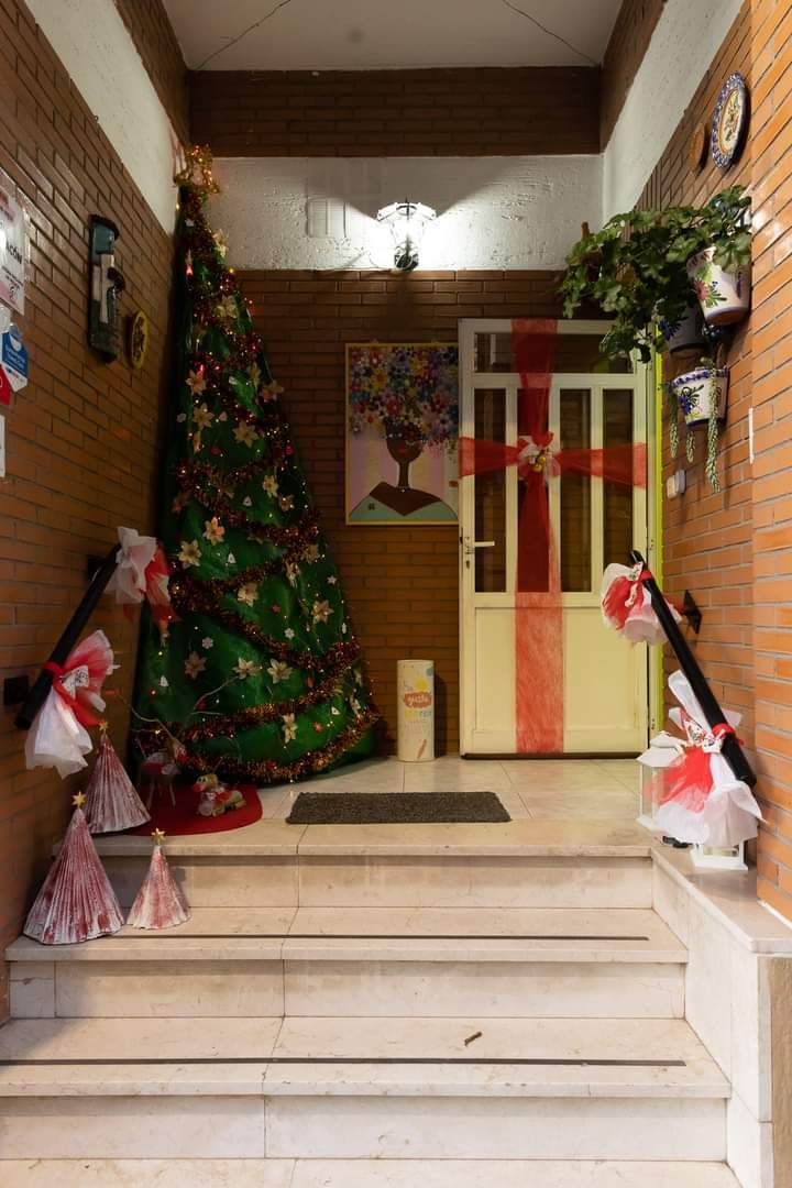 Los escaparates de Llanera también se visten de fiesta: así son las propuestas para el concurso de Navidad