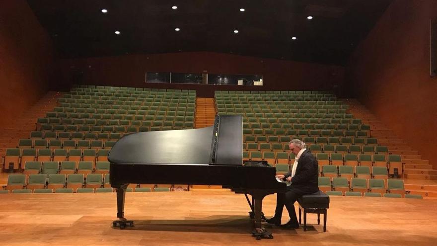 Homenaje al gran Paco de Lucía en el Trui Teatre