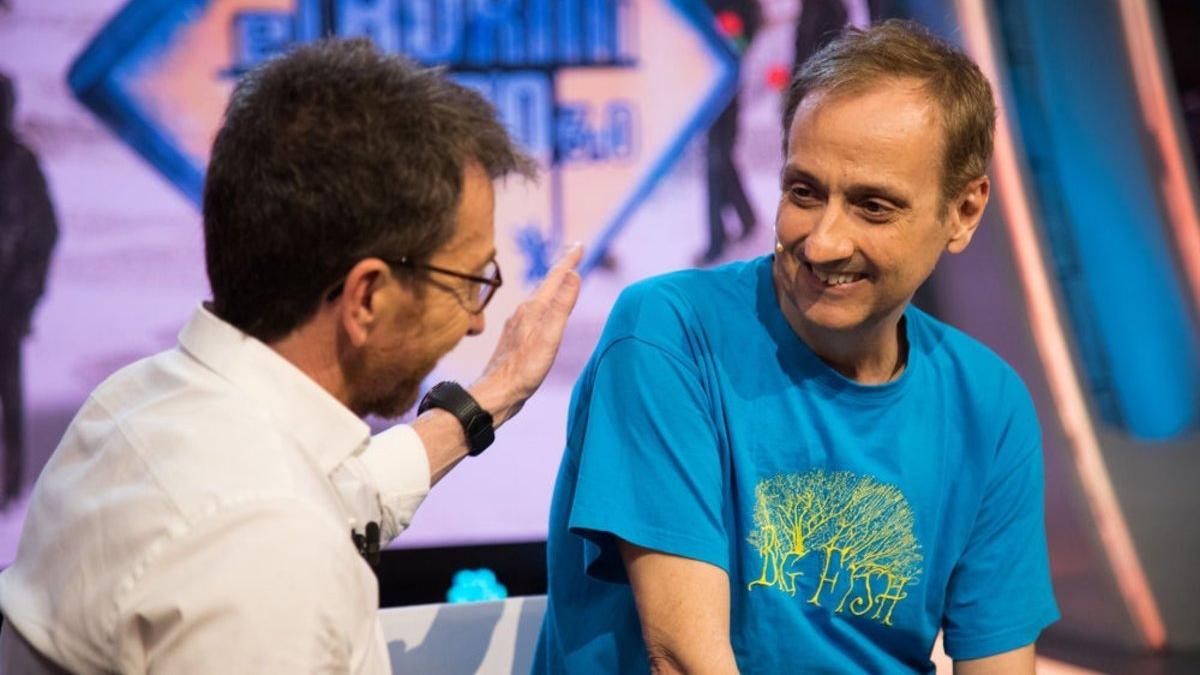 Pablo Motos junto a Albert Espinosa en 'El hormiguero'