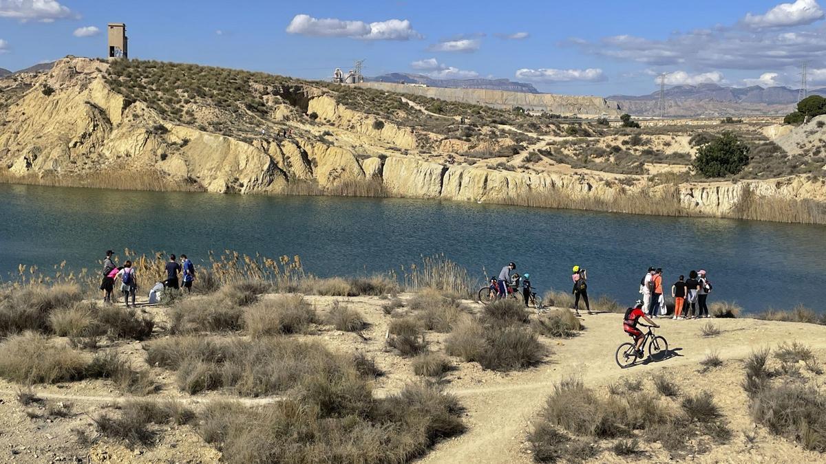 El cierre perimetral del municipio de Alicante los fines de semana multiplica las excursiones familiares a las lagunas de Rabasa