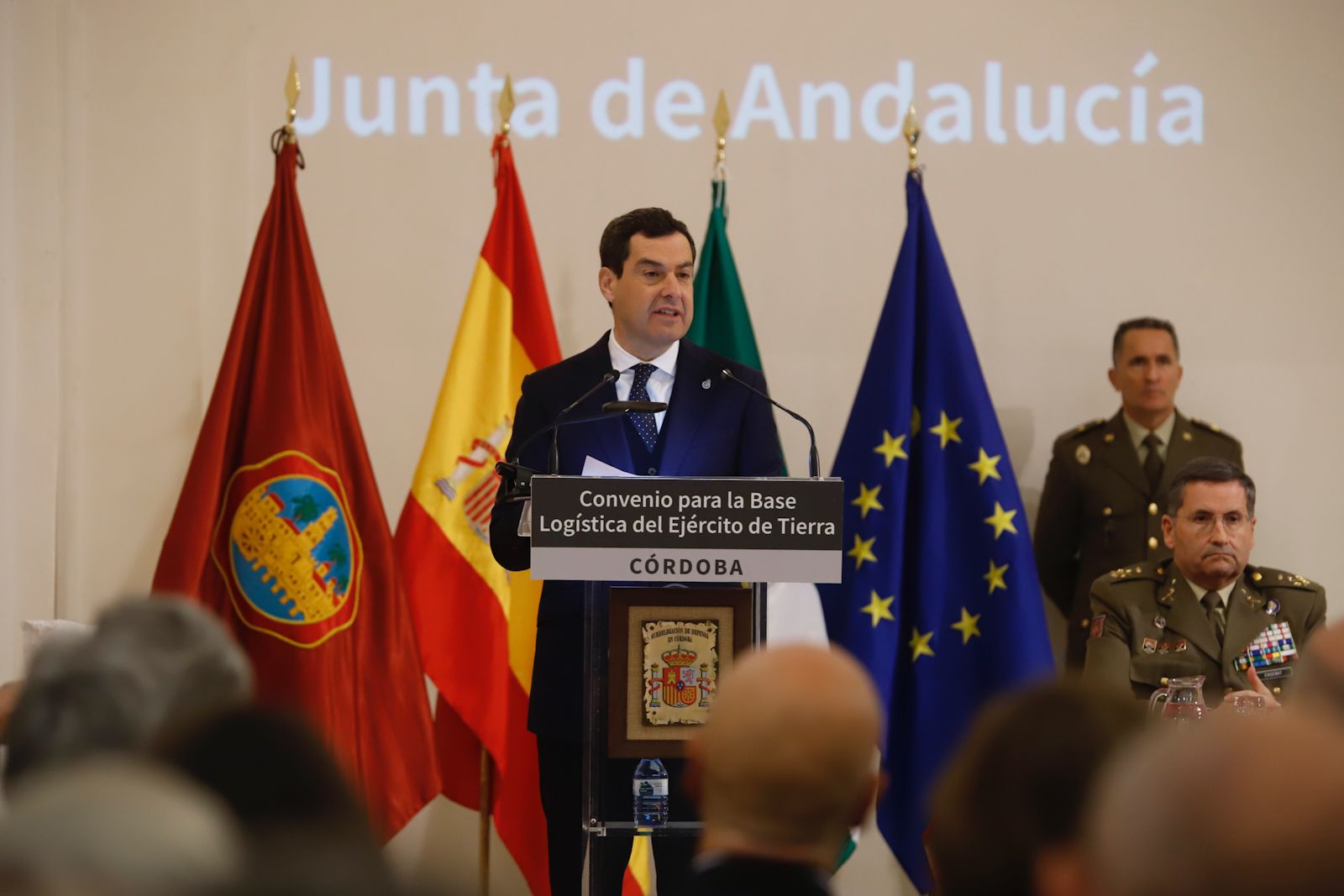 Firma del convenio económico en Córdoba para la base logística del Ejército de Tierra