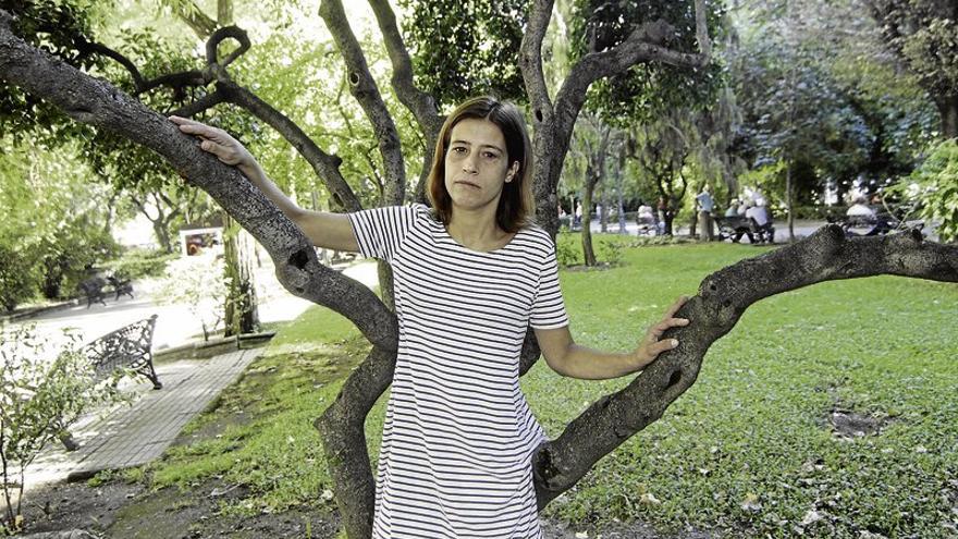 &quot;Su hermana cree que es una estrella y todas las noches se asoma a la ventana para verla&quot;