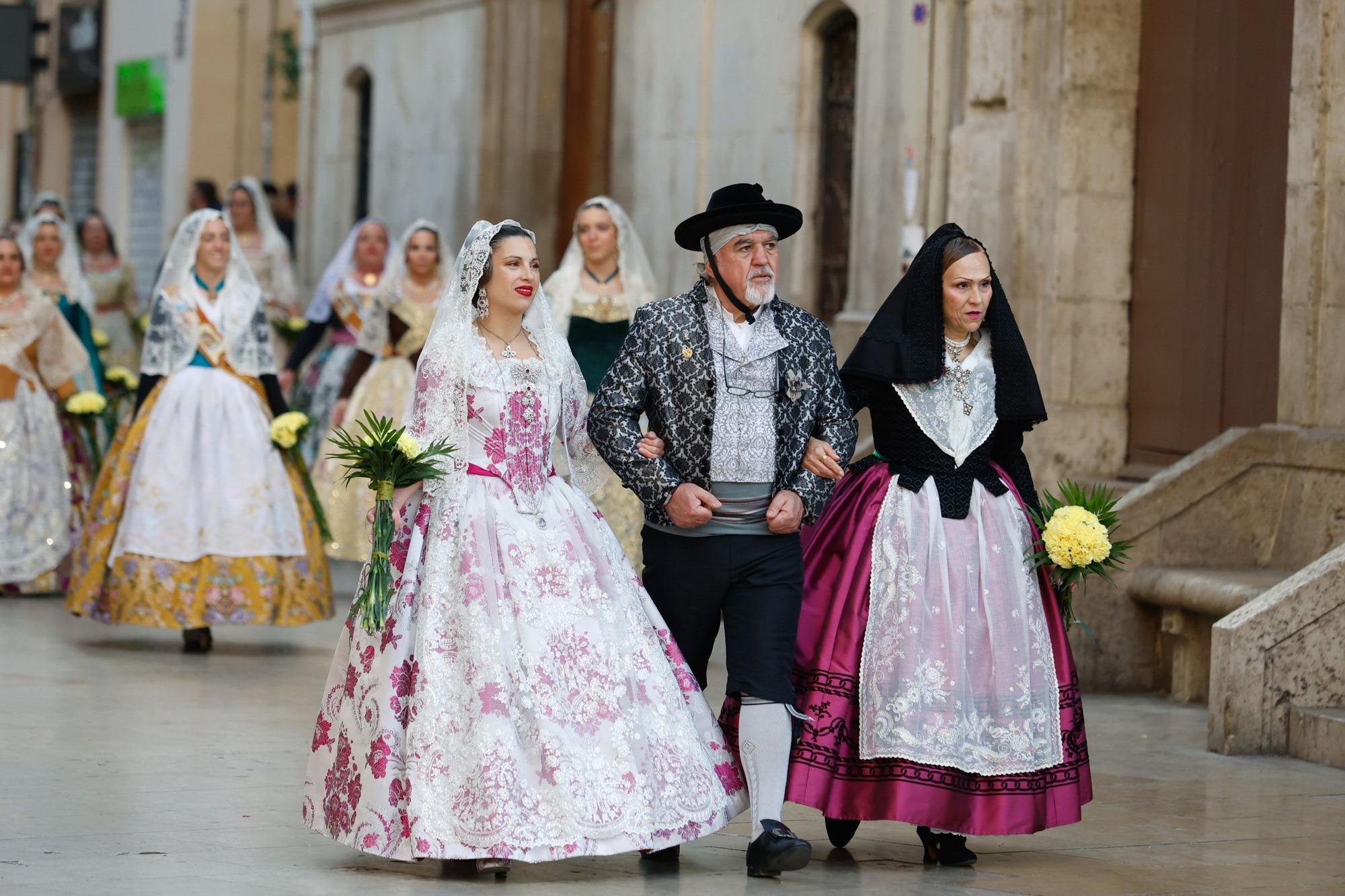 Búscate en el primer día de la Ofrenda en la calle San Vicente entre las 18:00 y las 19:00