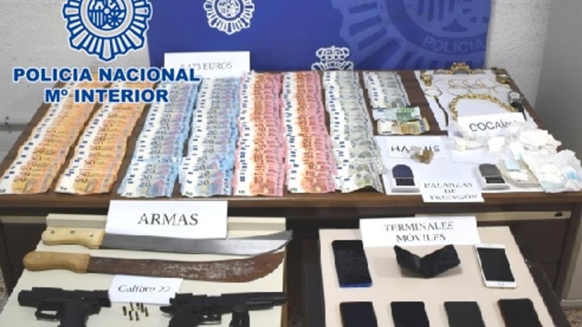 Material incautado a los tres detenidos por pertenencia a grupo criminal en Tenerife.