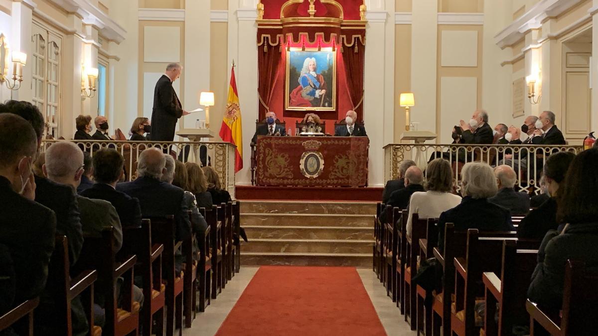 Enrique Moradiellos, el domingo en su ingreso en la academia para ocupar la medalla 3.