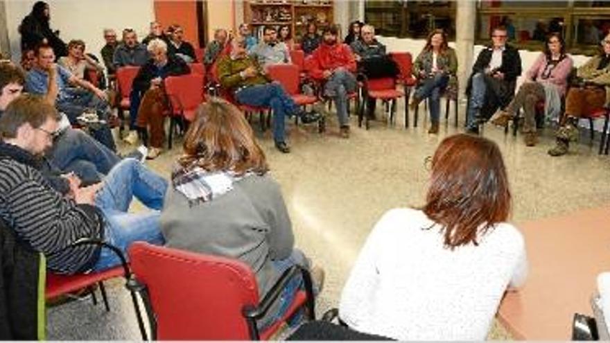 La reunió d&#039;ahir a Palau de Santa Eulàlia per debatre sobre la problemàtica dels porcs.