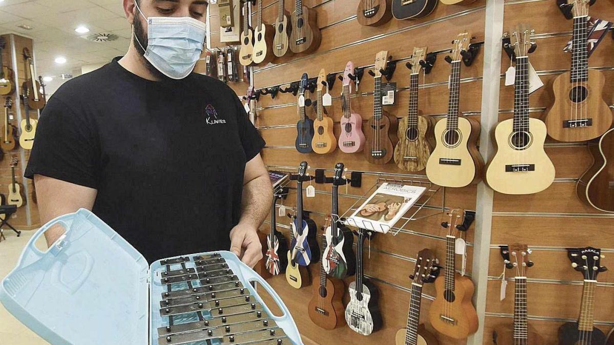 El ukelele, la estrella en las tiendas de instrumentos musicales