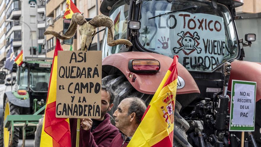 El campo dice basta y colapsa el centro de Alicante