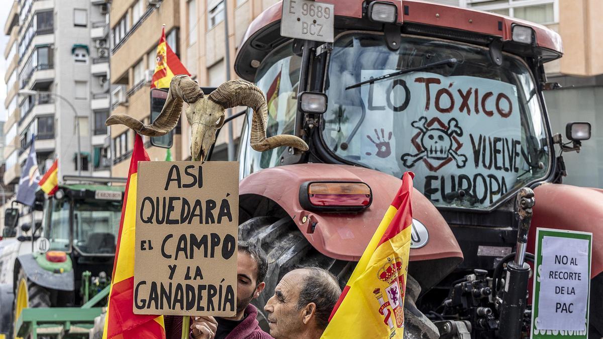 El campo dice basta y colapsa el centro de Alicante
