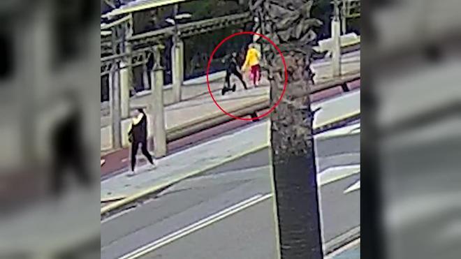 Los Mossos detienen a un hombre en patinete eléctrico que robó de un tirón el bolso a una mujer en Santa Susanna