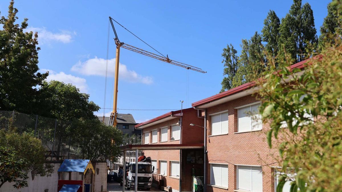 Obras en un colegio de Cambados.