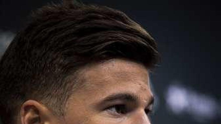 Santi Mina.