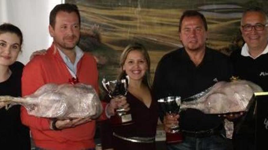 Imágen de los ganadores con sus premios en Font del Llop.